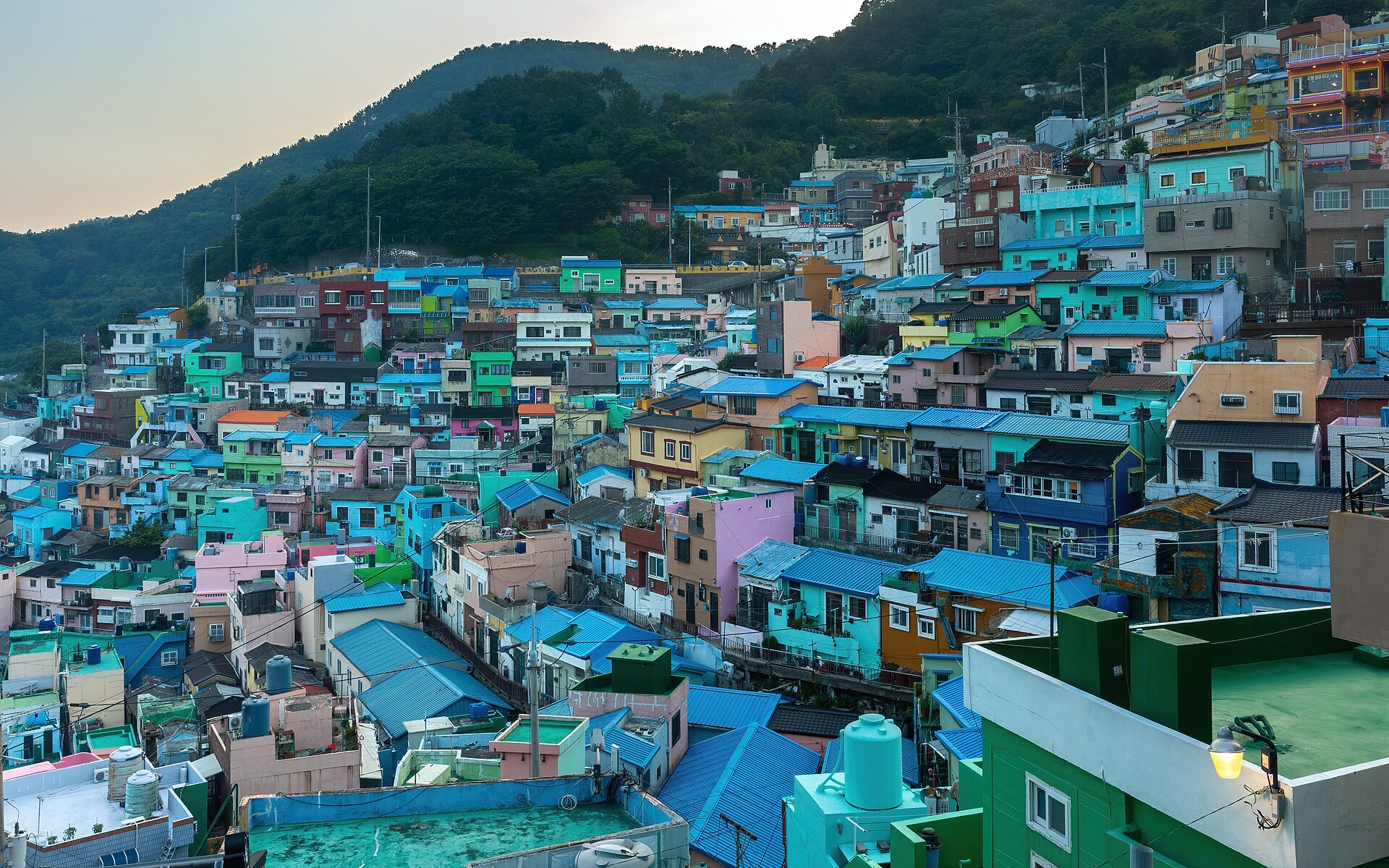 夕暮れの甘川文化村