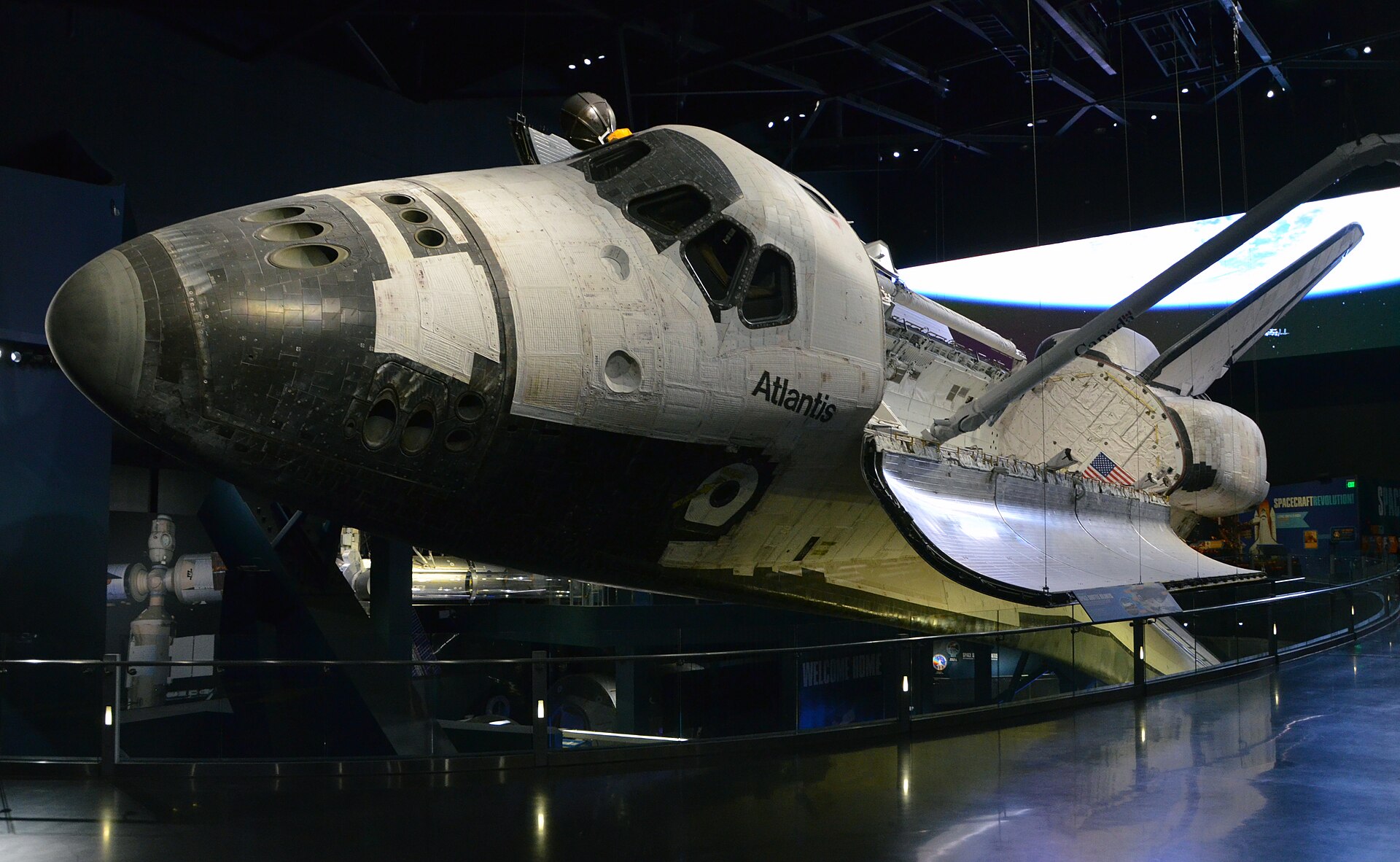 ケネディ宇宙センターのスペースシャトル「アトランティス」